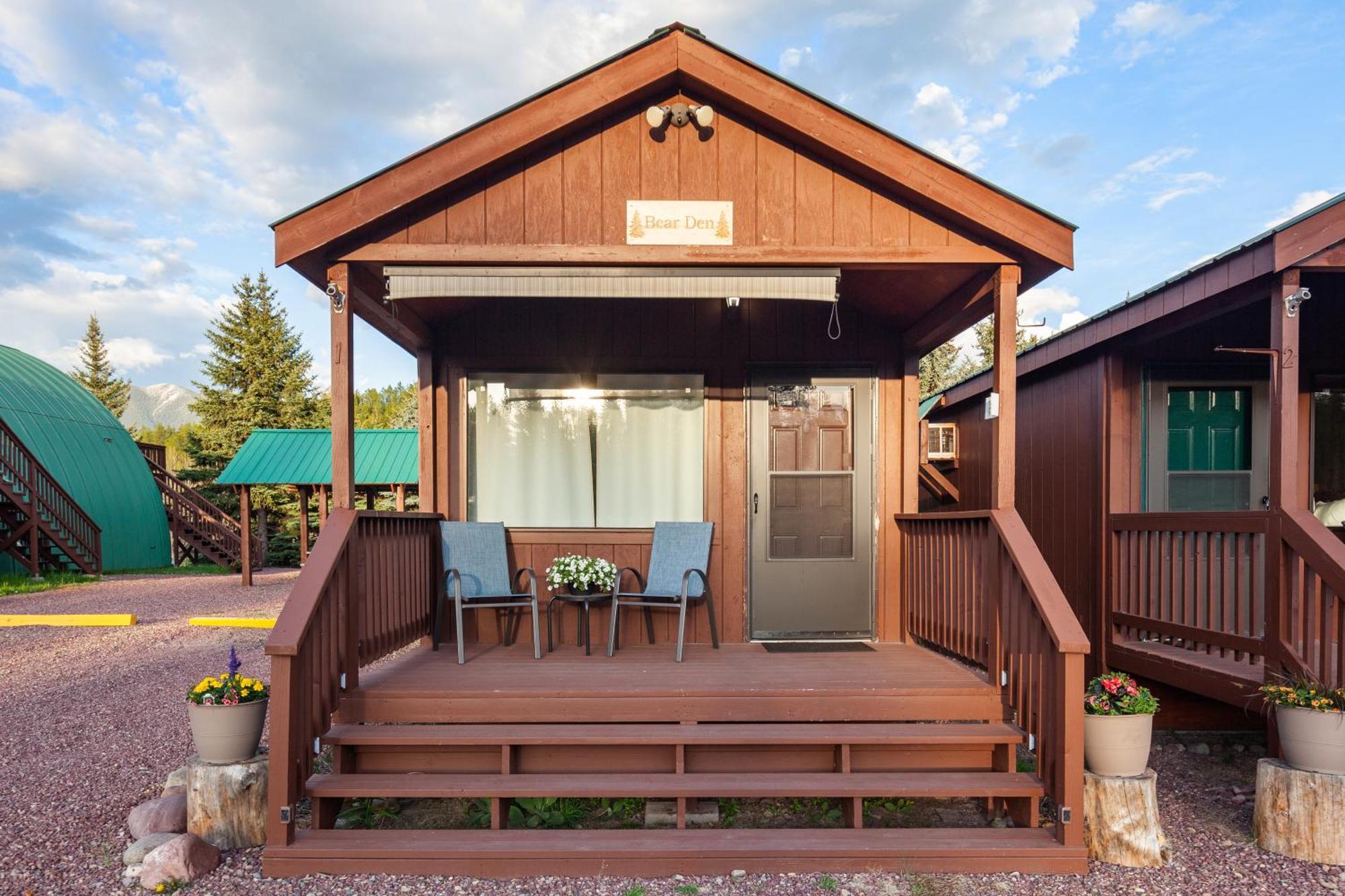 Sky Eco - Glacier General Store And Cabins Coram Exterior photo